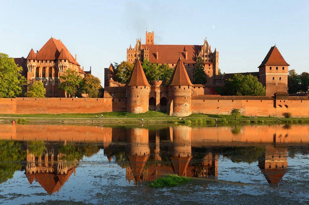 zamek-w-malborku-cegly-standarowe-gotyckie-niemki-duze-klasztorne-plytki-1024x682-1.jpeg